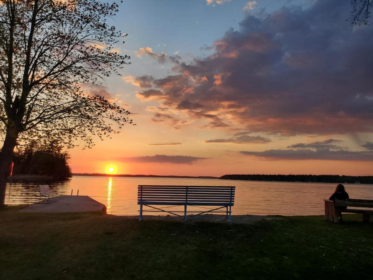 Fun Place With A Sandy Beach For Swimming, Boating, And Fishing, Featuring 3 Available Cabins Fenelon Falls Exterior photo