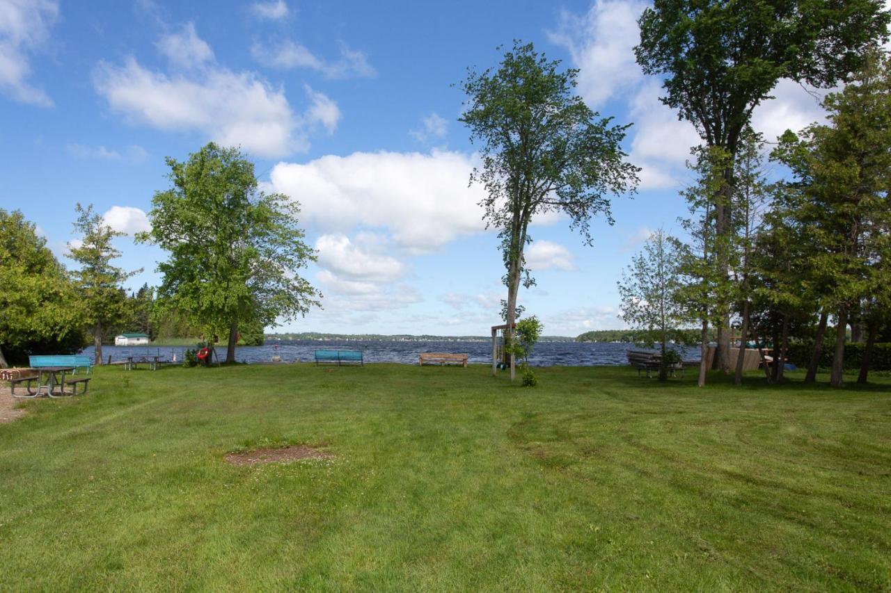 Fun Place With A Sandy Beach For Swimming, Boating, And Fishing, Featuring 3 Available Cabins Fenelon Falls Exterior photo