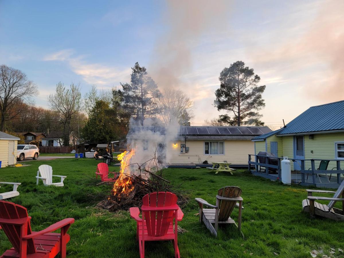 Fun Place With A Sandy Beach For Swimming, Boating, And Fishing, Featuring 3 Available Cabins Fenelon Falls Exterior photo