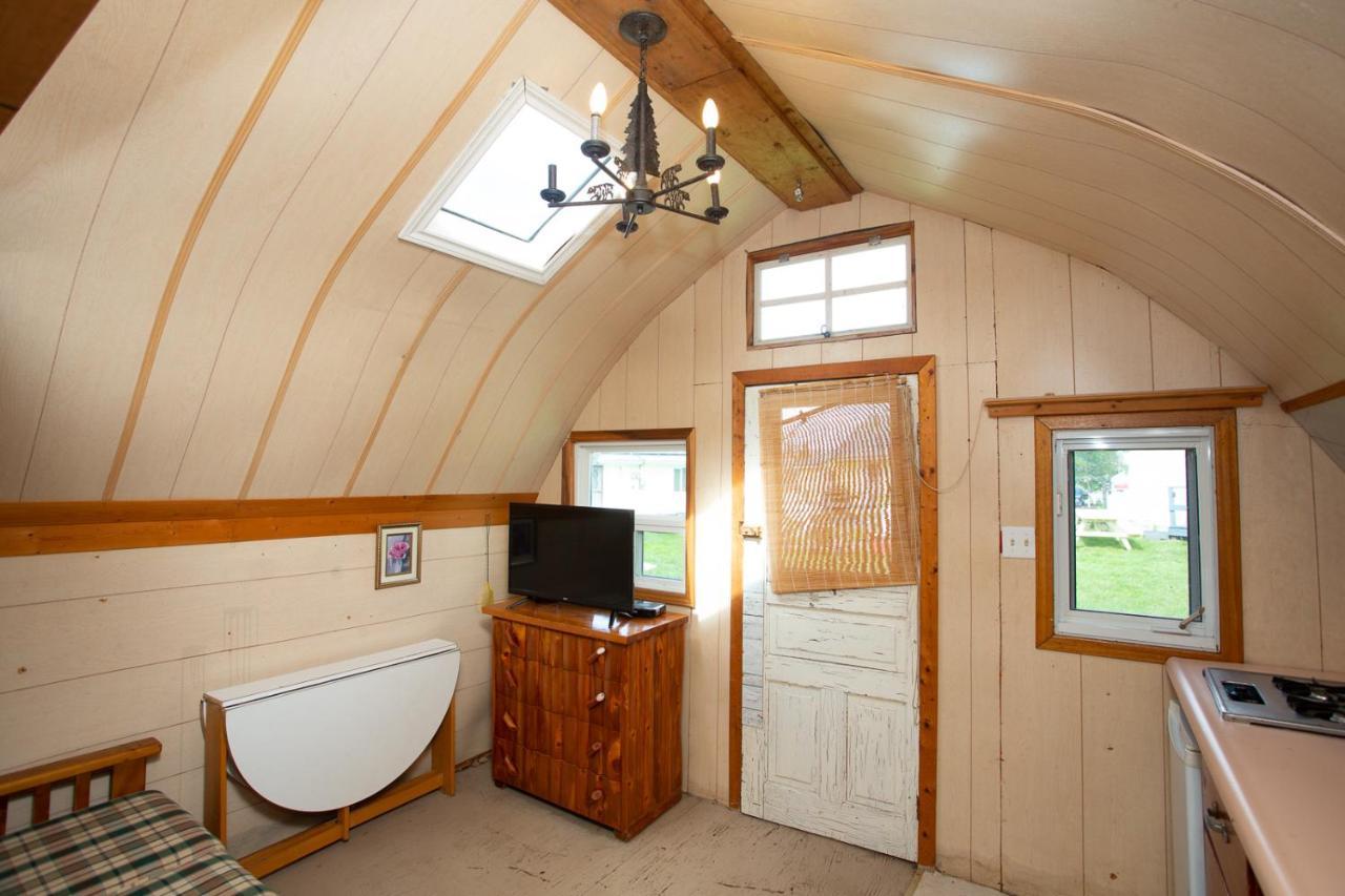 Fun Place With A Sandy Beach For Swimming, Boating, And Fishing, Featuring 3 Available Cabins Fenelon Falls Exterior photo