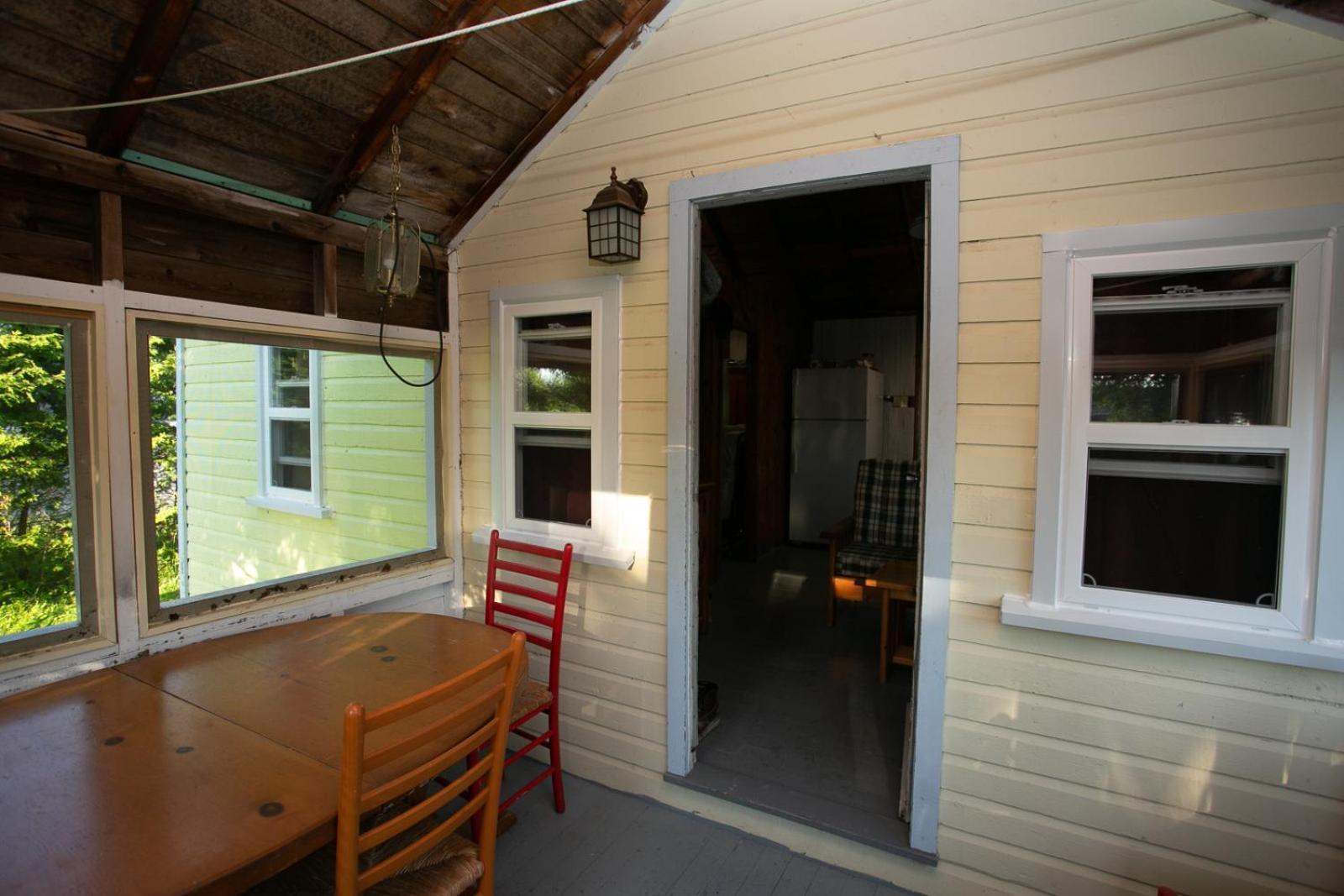 Fun Place With A Sandy Beach For Swimming, Boating, And Fishing, Featuring 3 Available Cabins Fenelon Falls Exterior photo
