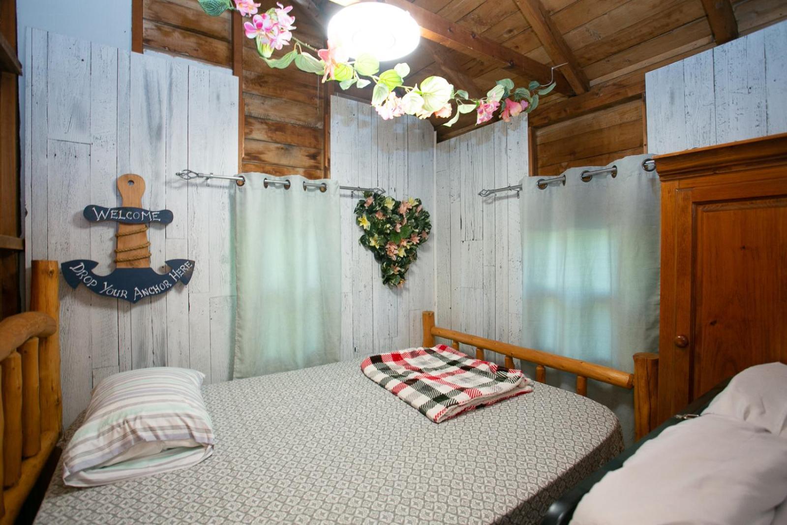 Fun Place With A Sandy Beach For Swimming, Boating, And Fishing, Featuring 3 Available Cabins Fenelon Falls Exterior photo