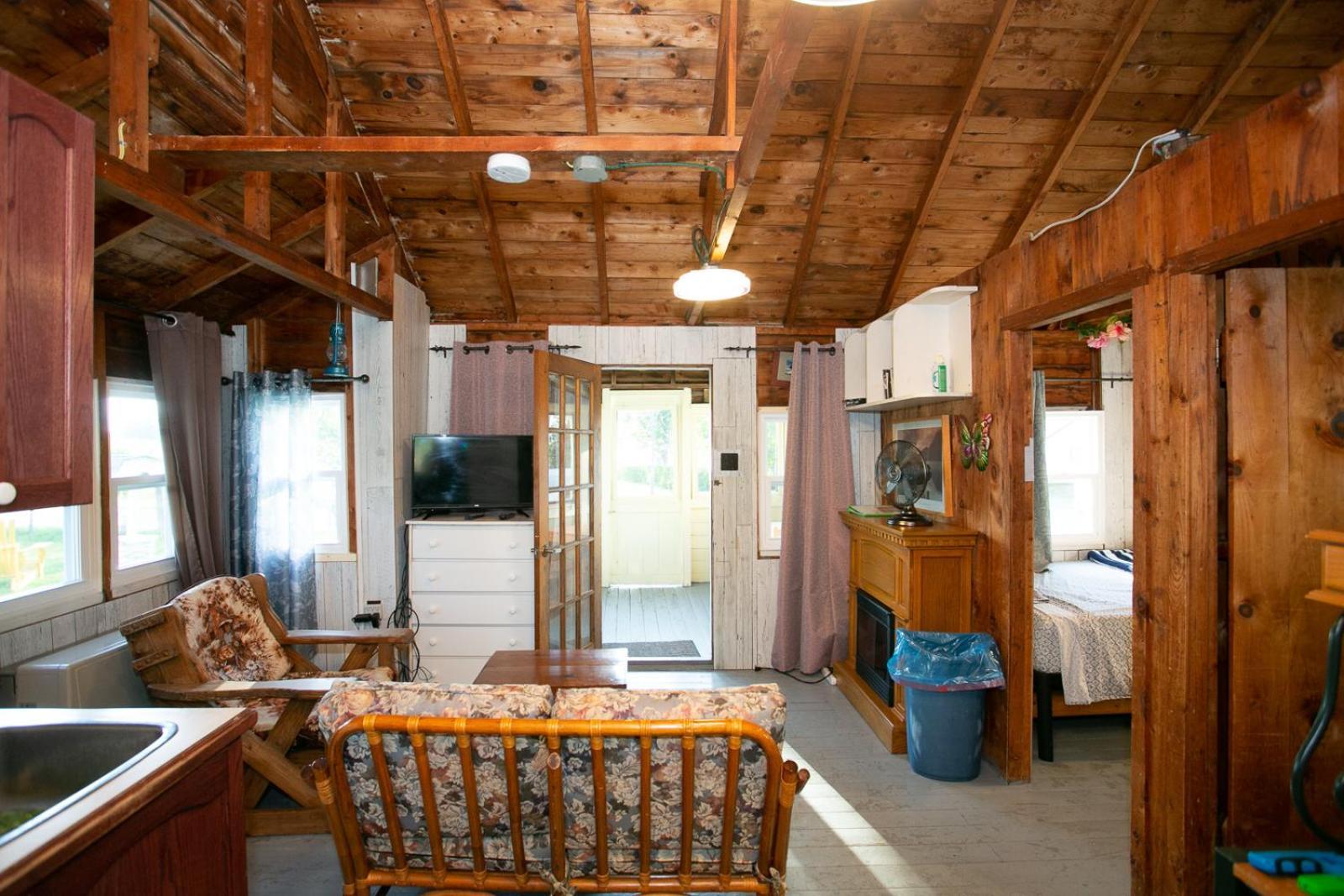 Fun Place With A Sandy Beach For Swimming, Boating, And Fishing, Featuring 3 Available Cabins Fenelon Falls Exterior photo