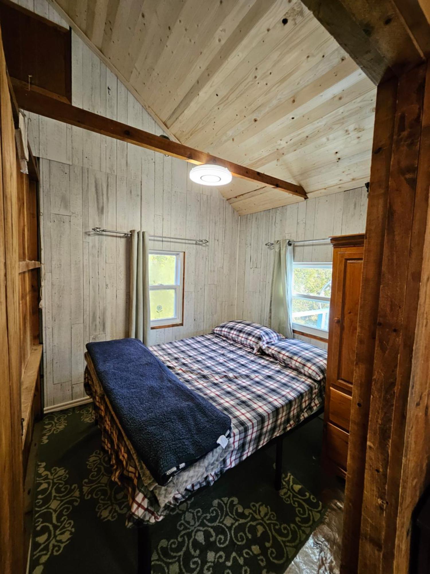 Fun Place With A Sandy Beach For Swimming, Boating, And Fishing, Featuring 3 Available Cabins Fenelon Falls Exterior photo