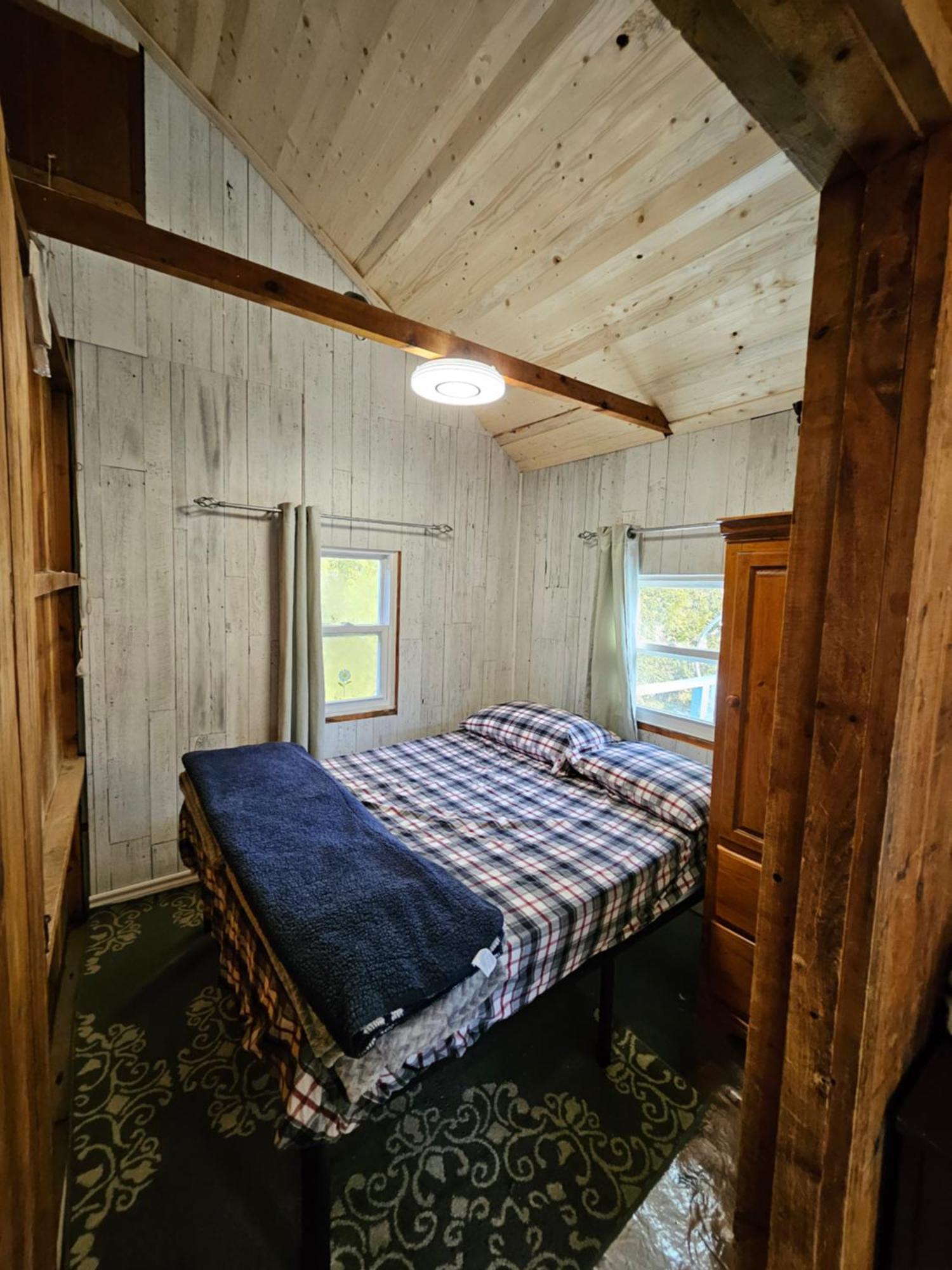 Fun Place With A Sandy Beach For Swimming, Boating, And Fishing, Featuring 3 Available Cabins Fenelon Falls Exterior photo